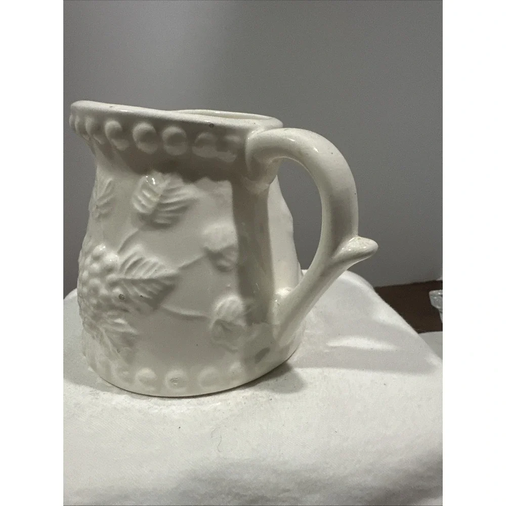 Vintage Enesco White Ivory Ceramic 1 Cup‎ Measuring Cup Grape Design